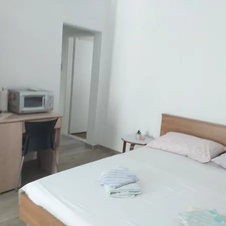 Apartment Domi Makarska