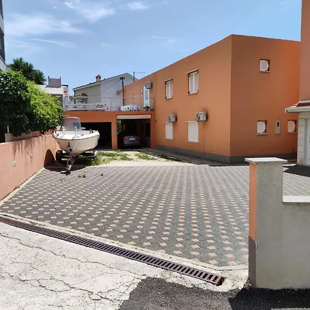 Domi Apartment
